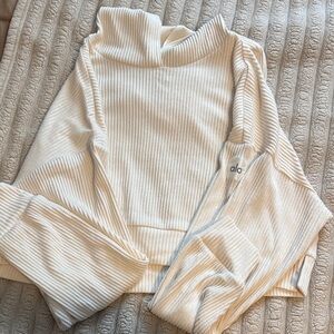 ALO Yoga Women's Set